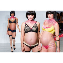 Такі різні моделі на New-York Lingerie Fashion Week