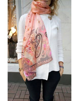 Розовый шелковый шарф
