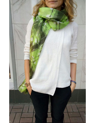 Зеленый шарф из шелка